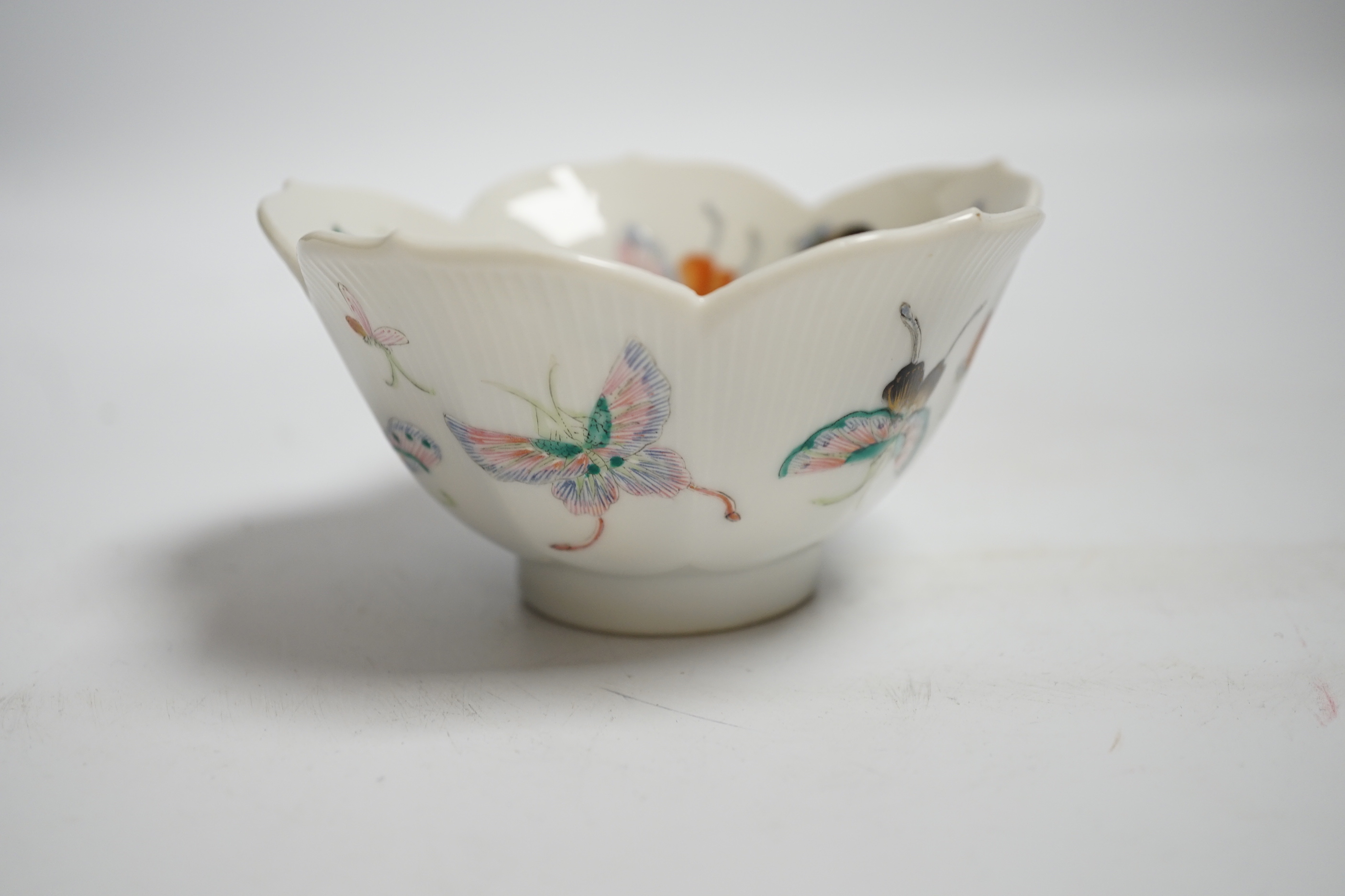 A Chinese porcelain tea bowl decorated with butterflies, probably early 19th century, 11.5cm diameter